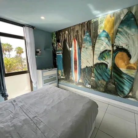 Americas Stylish Surf On Promenade *